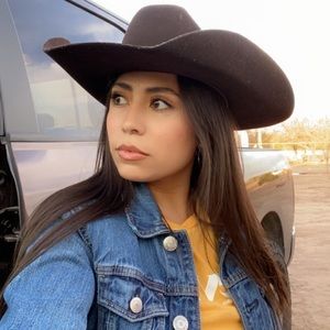 Meet your Posher, Tiare